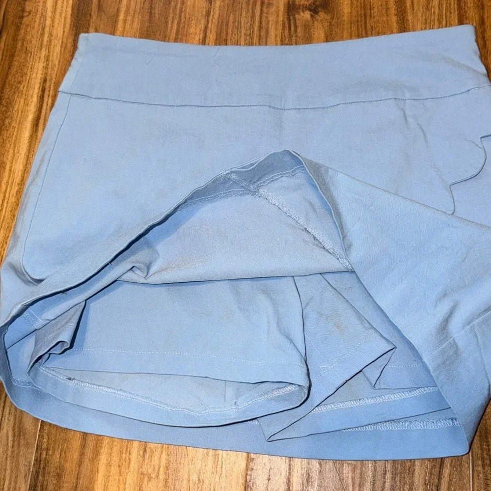 Attyre women 10 medium skort skirt Light Blue Scallop Hem stretch shorts casual
